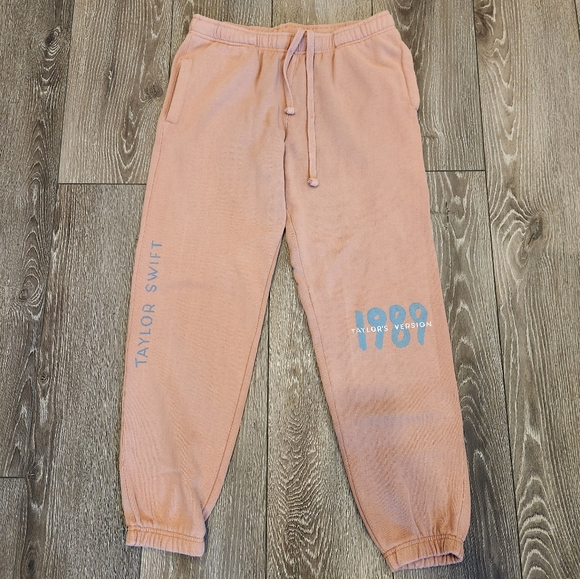 1989 (Taylor's Version) Pink Jogger Sweatpants - Picture 1 of 3